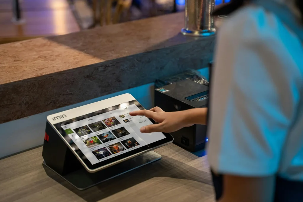 MCR-Systems-pexels-imin-technology-276315592-12935088